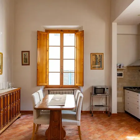 Lovely One Bedroom Nearby Ponte Vecchio Appartement *